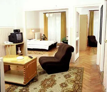Radio Inn Apartment Hotel Budapest 3*,
